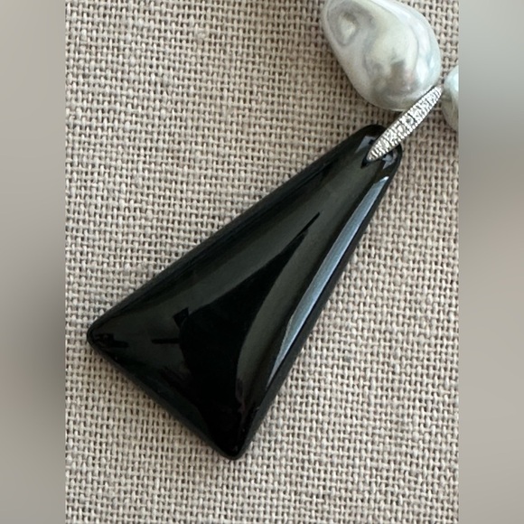 20-1/2 inch White Shell Pearl Baroque bead Necklace NWOT - Picture 4 of 10